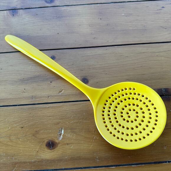 Preowned Hutzler Yellow Melamine Skimmer 12 Inch Non Stick Glossy  Finish  Spoon - Picture 1 of 9